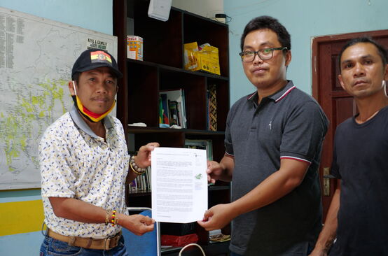 Effendi Buhing from Kinipan and Safrudin Mahendra of Save Our Borneo