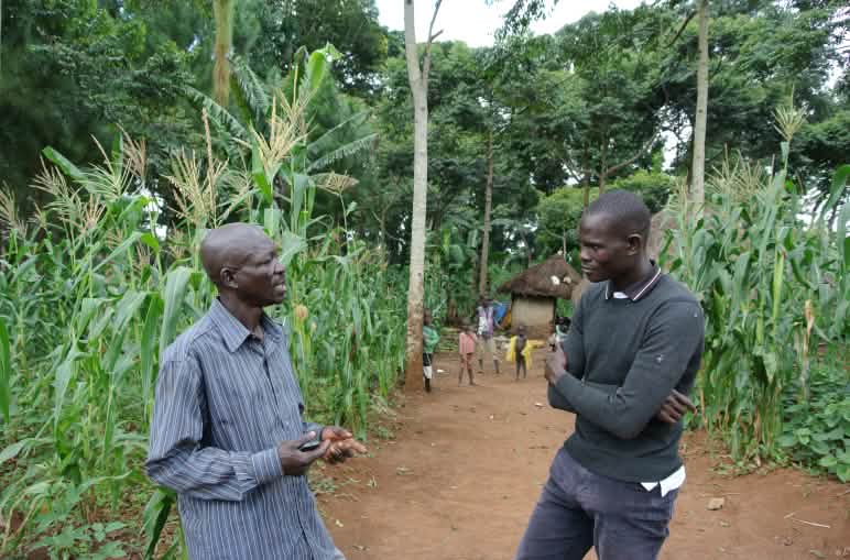 Environmentalist Maxwell Atuhura (right) advises the population in Uganda