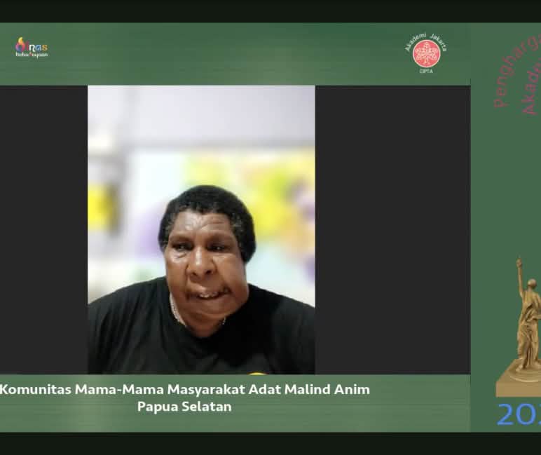 Indigenous Papuan Yasinta Moiwend on a screen