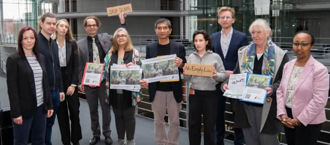 Group photo with members of the German parliament