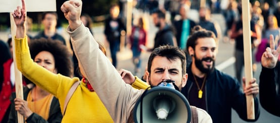 © Vesnaandjic/Istockphoto.com Protest march