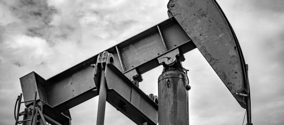 Oil production in the heart of the Congo Basin would be devastating for the climate, nature and people (© istockphoto.com) Oil pumpjack with a cloudy sky in the background