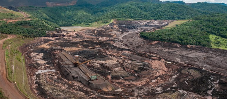 Socio-environmental catastrophe caused by the failure of the tailings dam of the Vale mining company in Brumadinho (Minas Gerais, Brazil)