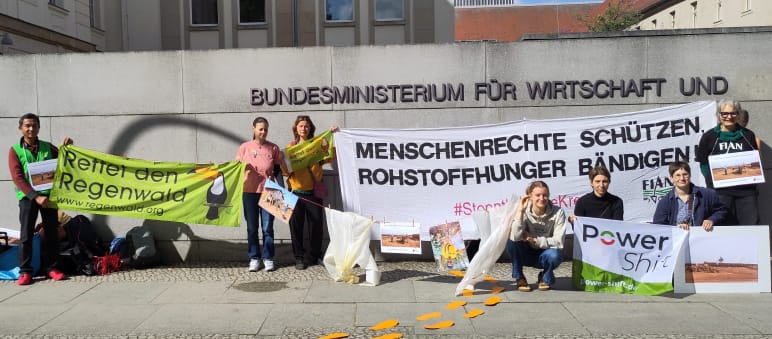 Handover of petition on bauxite in Berlin