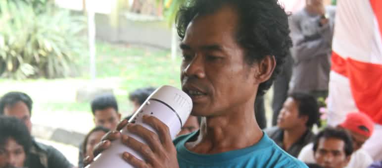 Bidin, Ida and their son Agung