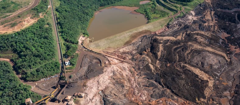 Socio-environmental catastrophe caused by the failure of the tailings dam of the Vale mining company in Brumadinho (Minas Gerais, Brazil)