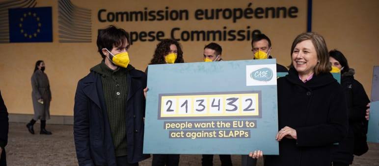 EU Commissioner Věra Jourová (right) accepts the petition EU Commissioner Věra Jourová (right) accepts the petition