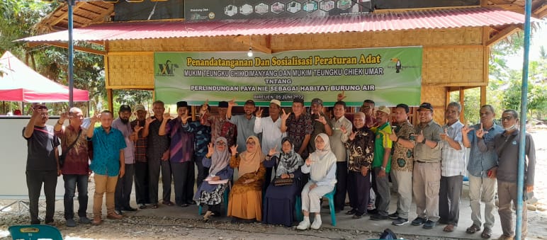 Aceh Wetland Foundation group picture on stage