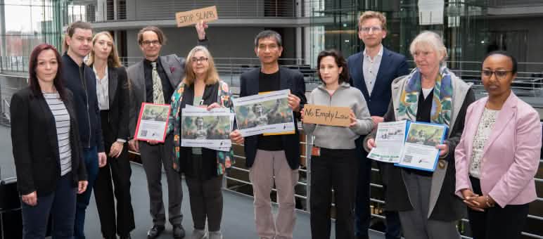 Group photo with members of the German parliament