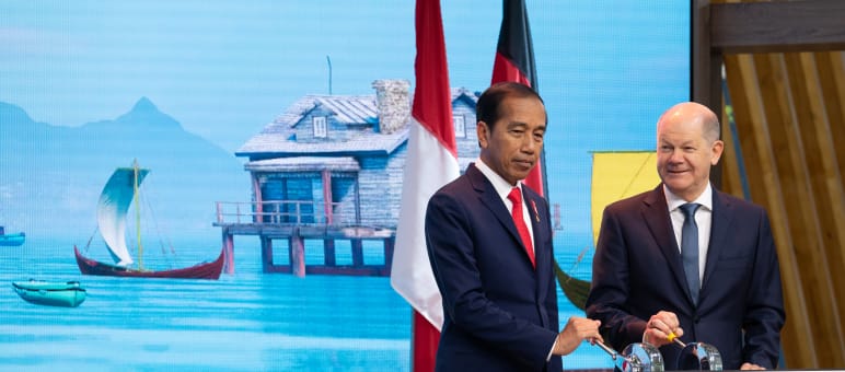 Indonesian President Joko Widodo and German Chancellor Olaf Scholz