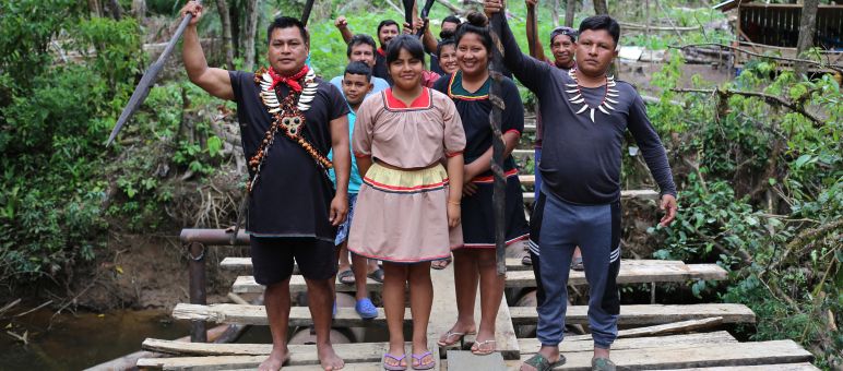 Eduardo Mendúa (left) led the resistance against the planned oil drilling in the rainforest of the A’i Cofán Indigenous Cofan from Durengo with Eduardo Medúa (left)
