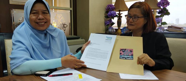 Signatures delivery of the petition "Save Malaysia's sea turtles" , July 2019 Signatures delivery to Local Government and Housing Minister Zuraida Kamaruddin