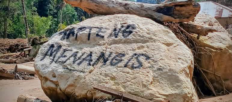 Stone with the graffito "Tapteng menangis"