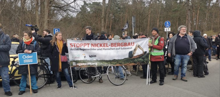 “Stop Nickel Mining” banner held by Stefanie Hess and Boboy Simanjuntak