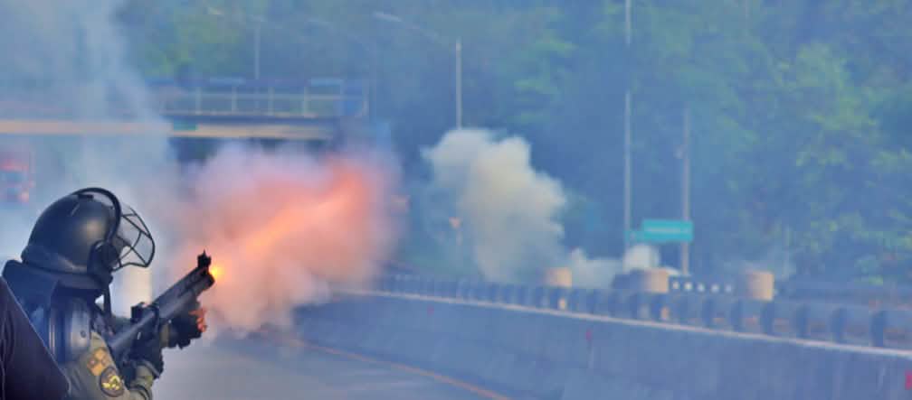 Police shoots during a protest against miningin Panamá