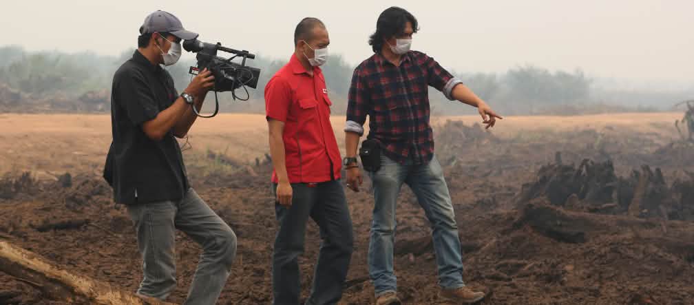 “1,000 hectares of peat forest were burned here,” explains environmental activist Feri Irawan. “But we were still able to save most of the forest.”
