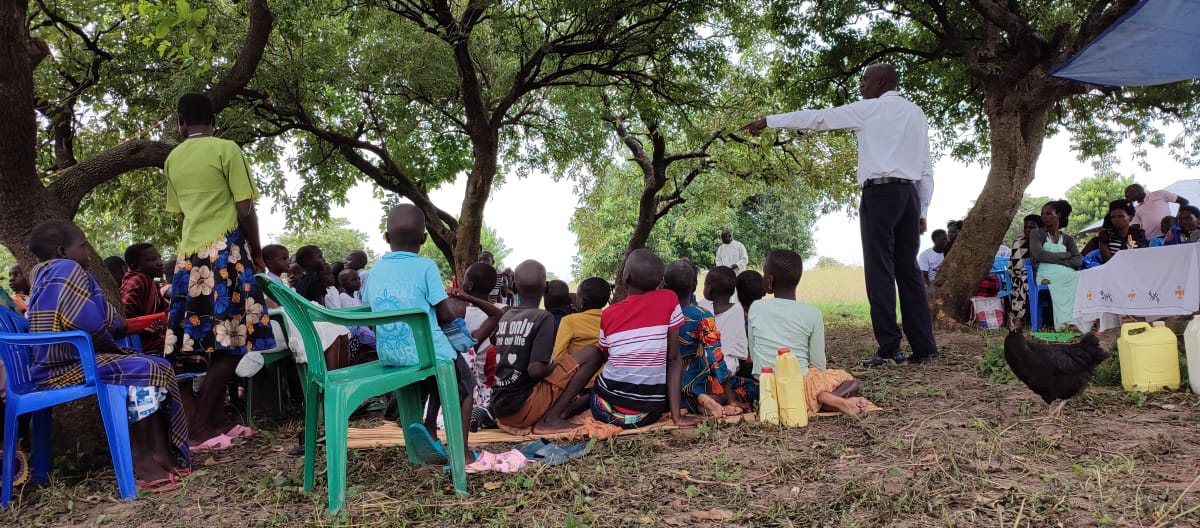 A TASHA field officer talks about the dangers of oil projects in a village