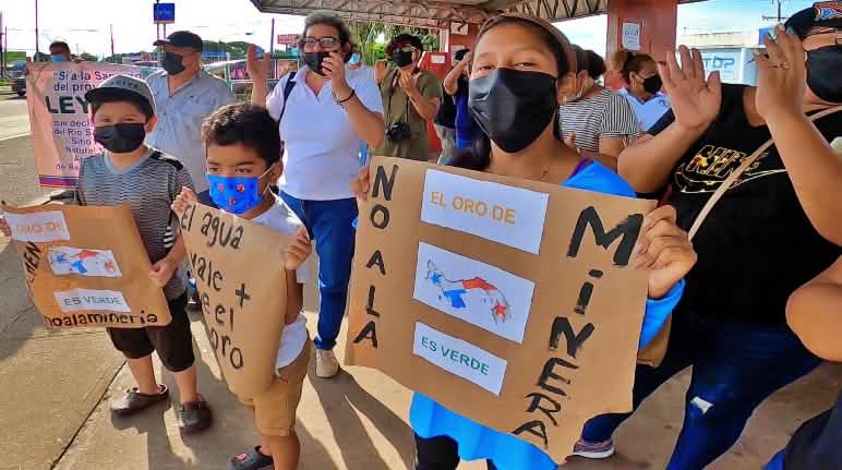 In Panama, the government has been using the economic reactivation as a pretext to try to accelerate mining expansion. Protest against mining in Panama, during the COVID19 pandemic