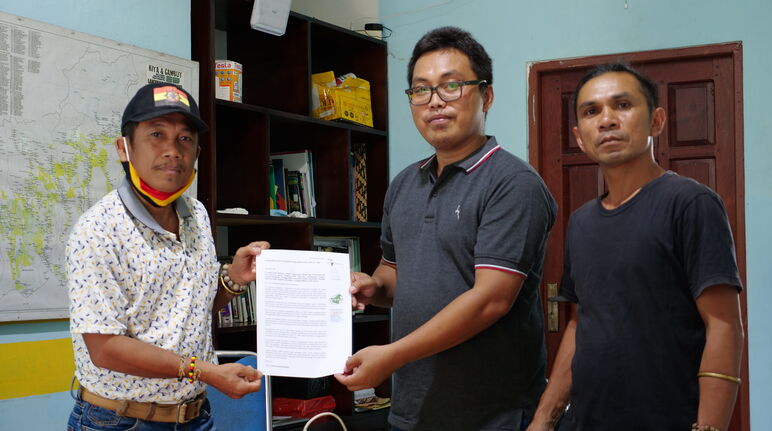 Effendi Buhing from Kinipan and Safrudin Mahendra of Save Our Borneo