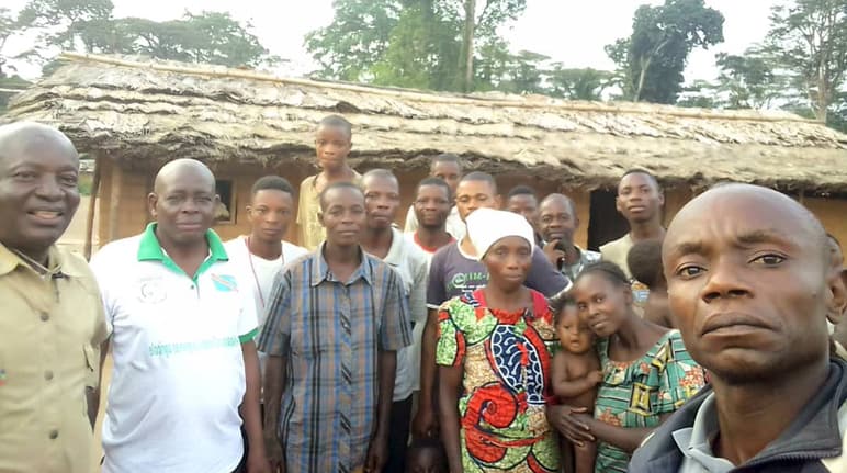 The inhabitants of more than 100 villages are being impacted by the PHC oil palm plantations RIAO-RDC members with villagers from Bongemba / Yahuma