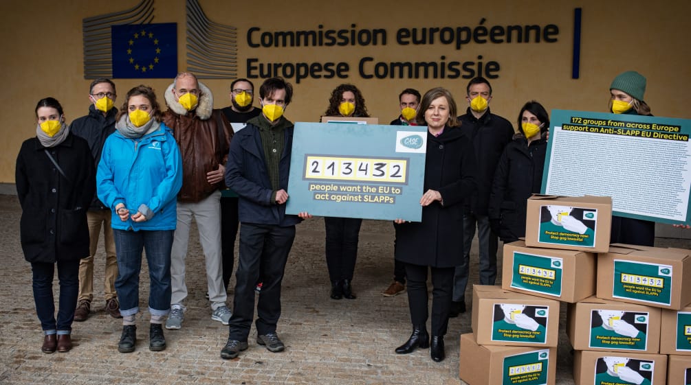 Presenting the petition to EU Commissioner Věra Jourová