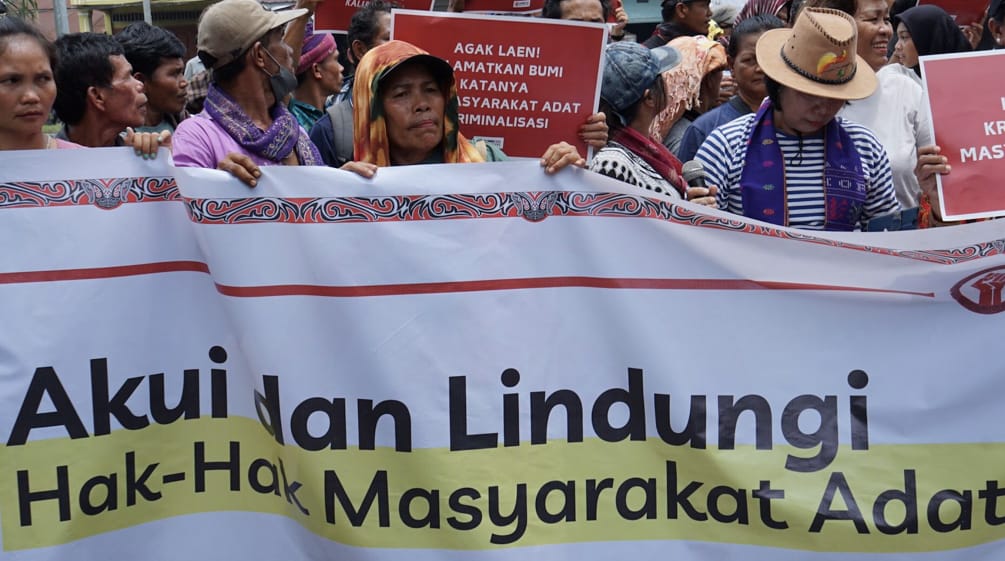 Banner reading “Honor and protect Indigenous rights”