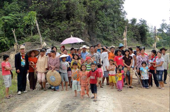 Indigenous Penan people blocking access for logging company Interhill