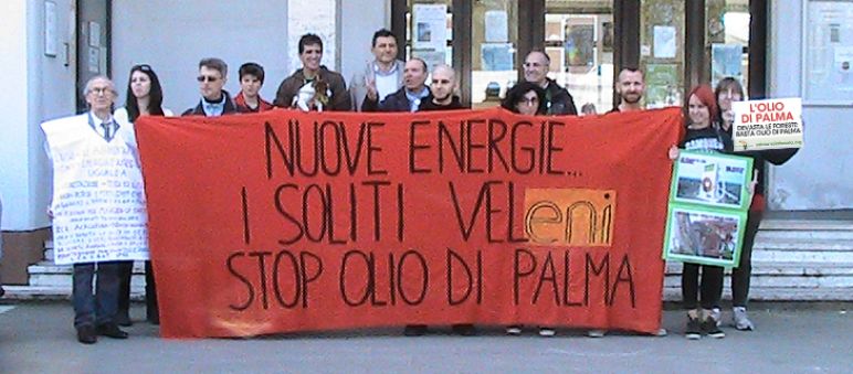 Joint protest by Earth Riot, Zeroenergy Veneto, Antispecisti Pratesi and Rainforest Rescue (Salviamo la Foresta) in Marghera, Italy Environmentalists with their protest banners in front of the city hall of Marghera, Italy