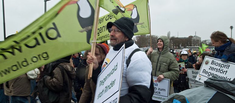 Protesters walking with a Rainforest Rescue banner