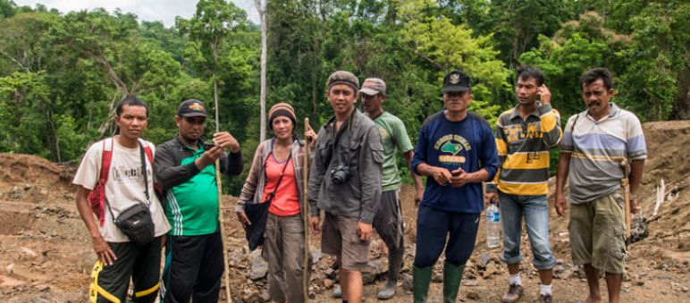 They saved the rainforest in Tojo: Andika and the village people of Betaua A group of activists and villagers standing together on a clearing