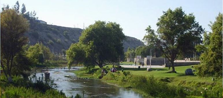 The fertile Huasco valley is saved (photo: vallenar.mundoanuncio.cl) The fertile Huasco valley: a river flowing through green landscape