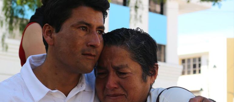 Javier Ramírez with his mother after his release from prison Javier Ramírez hugging his mother