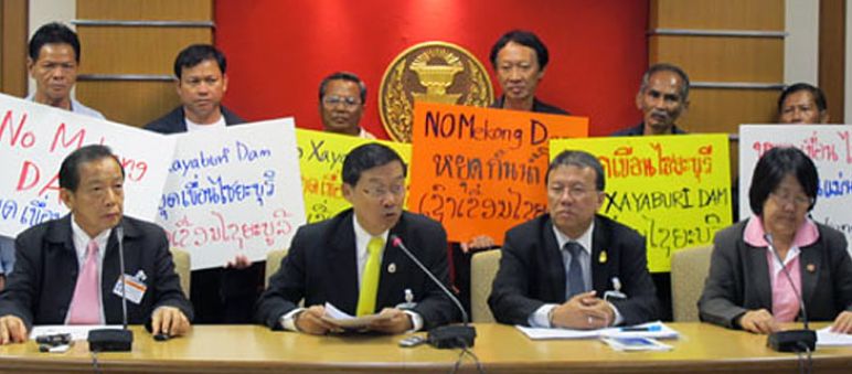 The government has yielded to the protest for now Politicians sitting at a table: Protesters behind them