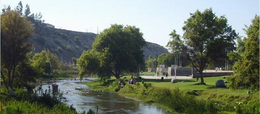 The fertile Huasco valley is saved (photo: vallenar.mundoanuncio.cl) The fertile Huasco valley: a river flowing through green landscape