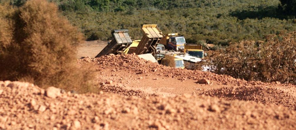 Bauxite mining in Mount Shengena : The forests are disappearing under spoil heaps Bauxite mining in Mount Shenga in Tanzania