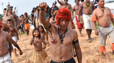 Indigenous Mundurukú people protesting