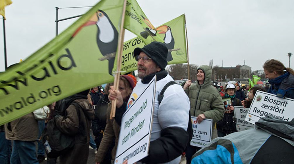 Protesters walking with a Rainforest Rescue banner