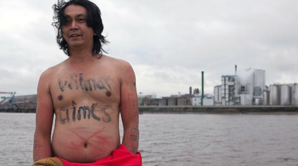 "Wilmar Crimes" – Feri protests using all of his physical strength Feris protests against Wilmar
