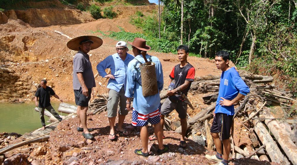 Activists that fight for the rights of indigenous people live in constant danger Matek (SADIA) with indigenous people at an illegal logging site